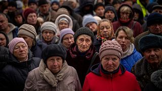 Ukraynalılar, Buça'da BM'nin gıda paketlerini bekliyor