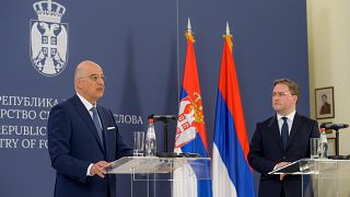 Ο Έλληνας υπουργός Εξωτερικών Νίκος Δένδιας και ο Σέρβος ομόλογός του Νικόλα Σελάκοβιτς, κάνουν δηλώσεις στον Τύπο, μετά το τέλος της συνάντησής τους, στο Βελιγράδι