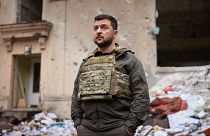 Archív: Zelenszkij ukrán elnök a kelet-ukrajnai Harkivban 2022. május 29-én.