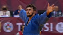 Temur Nozadze bejubelt seinen Sieg in Tiflis