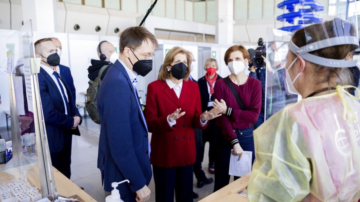 H Επίτροπος Υγείας της ΕΕ, Στέλλα Κυριακίδη, στο Βερολίνο σε δομή φιλοξενίας Ουκρανών προσφύγων πολέμου