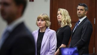 Amber Heard ile avukatları mahkeme salonunda