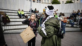 A militante ecologista Greta Thunberg no protesto à margem da conferência "Estocolmo +50"