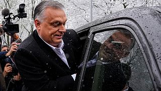 Orbán Viktor miniszterelnök autóba száll a szavazás után tartott sajtónyilatkozata után 2022. április 3-án