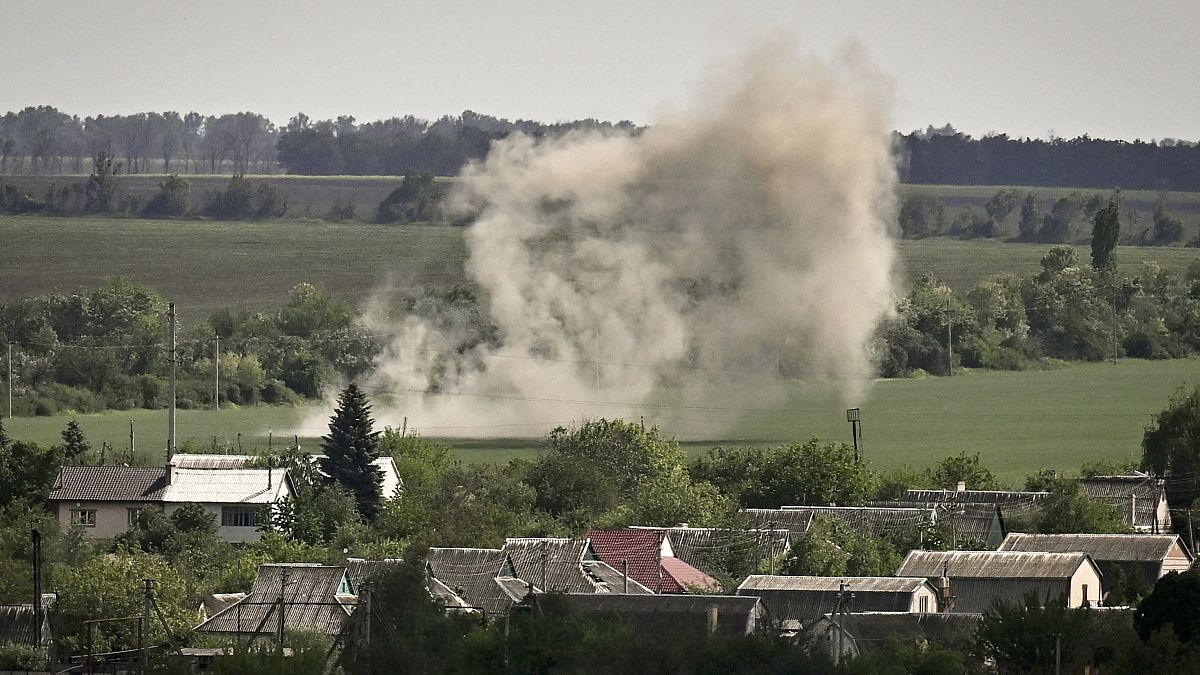 خلال قصف روسي على بلدة سوليدار في دونباس، شرق أوكرانيا 
