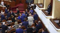 Bajram Begaj en el Parlamento al ser elegido presidente de Albania. 