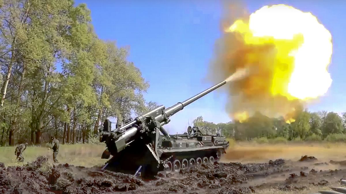 المدفعية الروسية تطلق قذائف على أهداف في شرق أوكرانيا. 05/06/2022