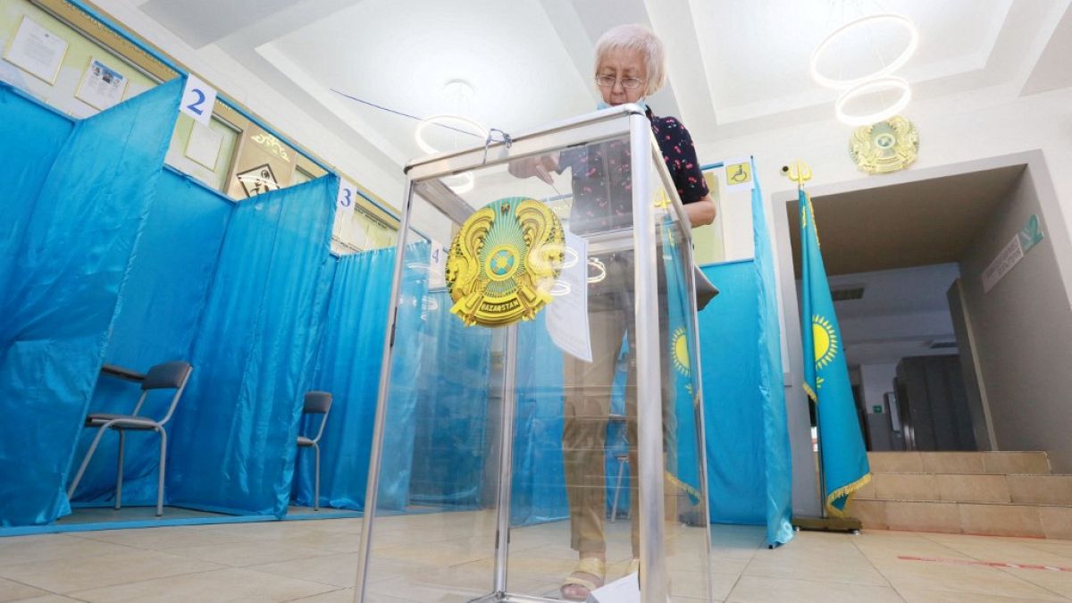 Kazakistan'da referandumda oy verme işlemi başladı