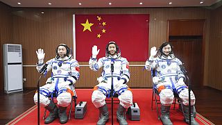 Kína újabb három űrhajóst küldött űrállomásának befejezésére