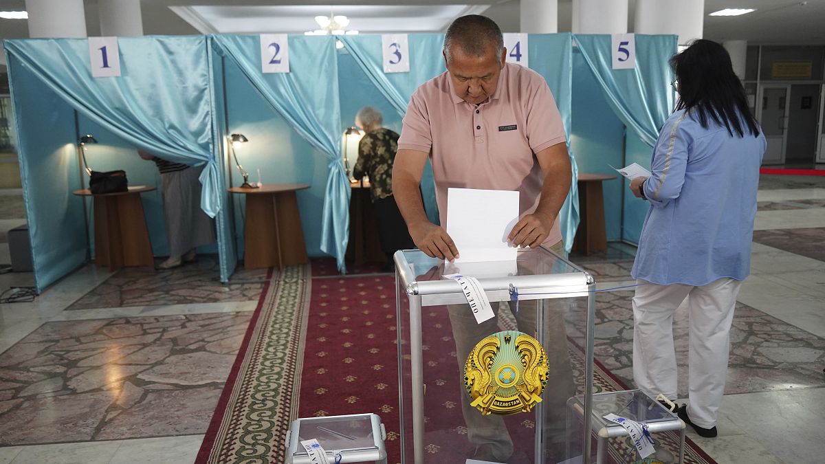 Il Kazakistan va al voto.