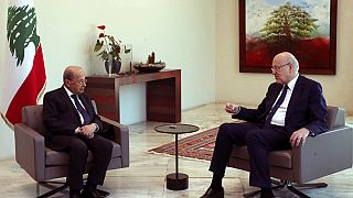 Lübnan Cumhurbaşkanı Mişel Avn (solda), Geçici Başbakan Necip Mikati (sağda)