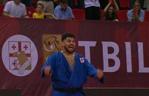 Gela Zaalishvili, celebrando su triunfo en el Grand Slam de Judo de Tiflis