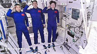Los astronautas Liu Yang, Chen Dong and Cai Xuzhe tras su llegada a la estación orbital china. 5/6/2022