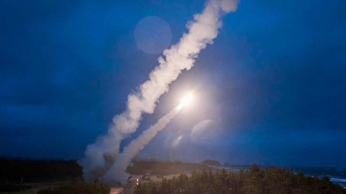 إطلاق صواريخ باليستية خلال تدريب مشترك بين الولايات المتحدة وكوريا الجنوبية في كوريا الجنوبية - الاثنين 6 يونيو 2022.
