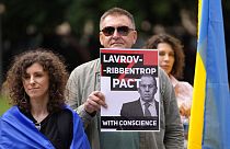 Protest in Belgrad gegen den geplanten Besuch von Russlands Außenminister Lawrow. Die Reise musste abgesagt werden, nachdem die Nachbarländer den Luftraum für Lawrow schlossen
