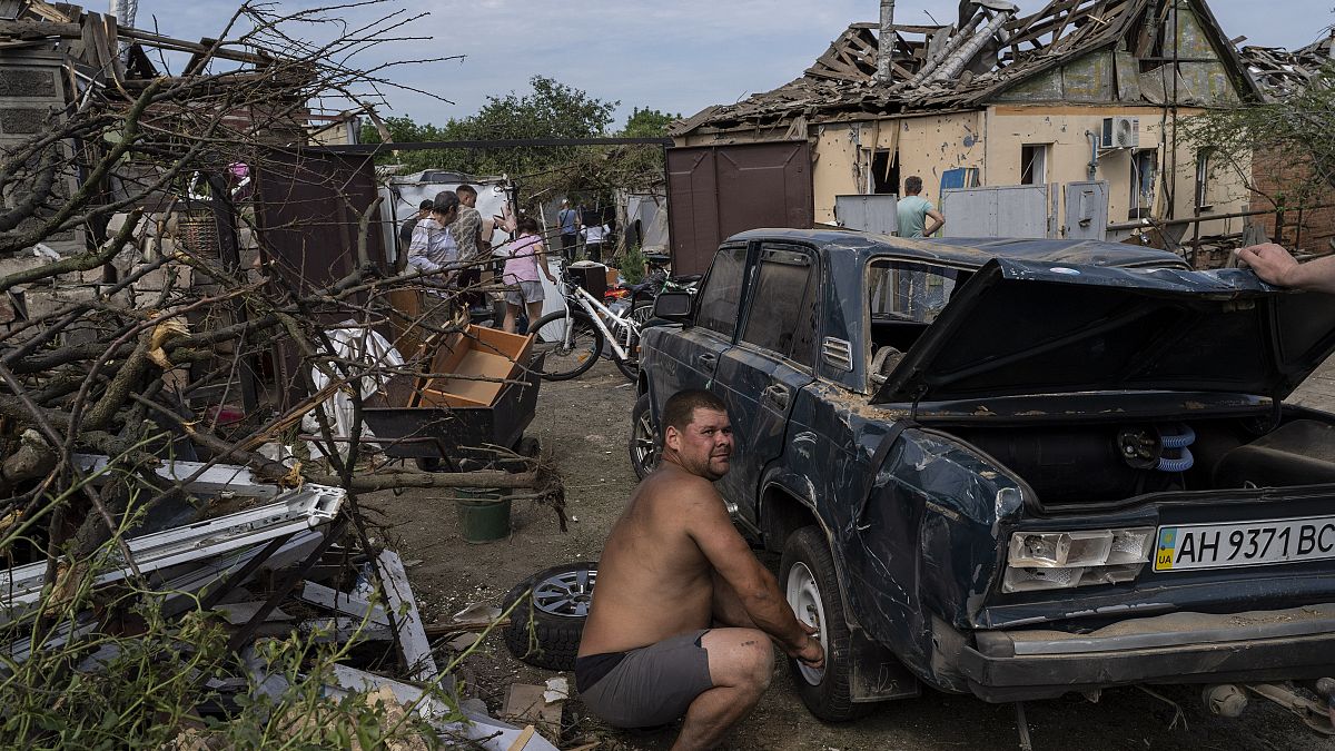 Последствия обстрелов на востоке Украины