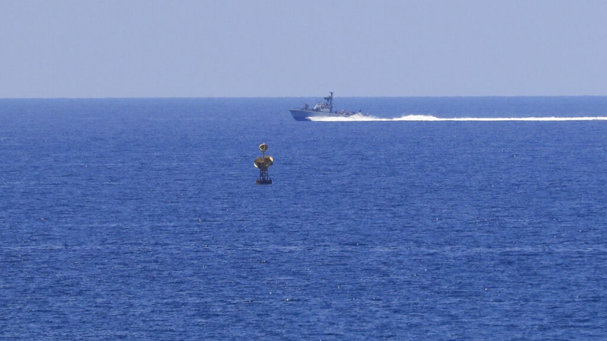 Bir İsrail Donanması gemisi Akdeniz'de devriye geziyor