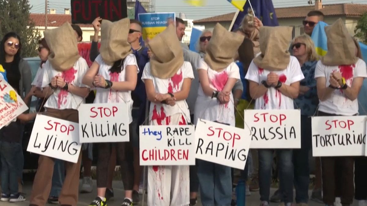 Proteste gegen sexuelle Gewalt vor russischen Botschaft in Vilnius