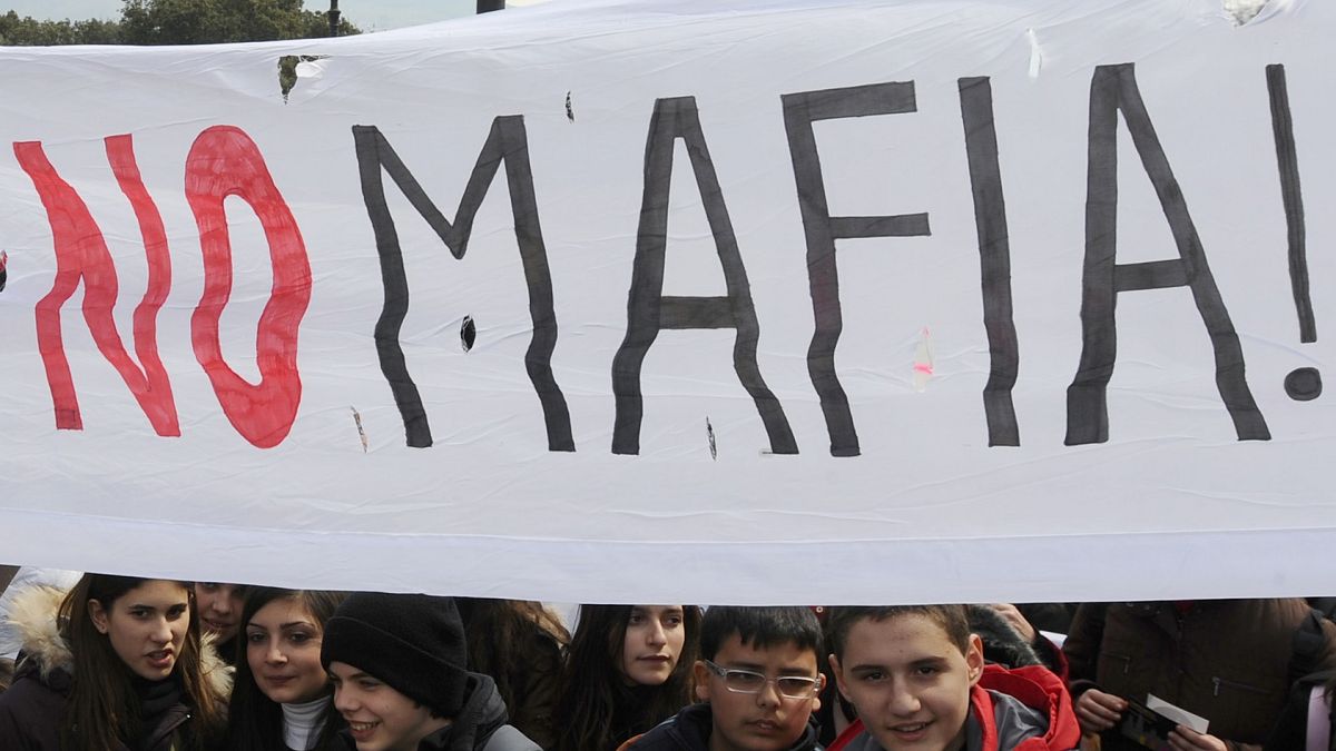 Tiltakozás a maffia ellen - egy nápolyi tüntetés - illusztráció