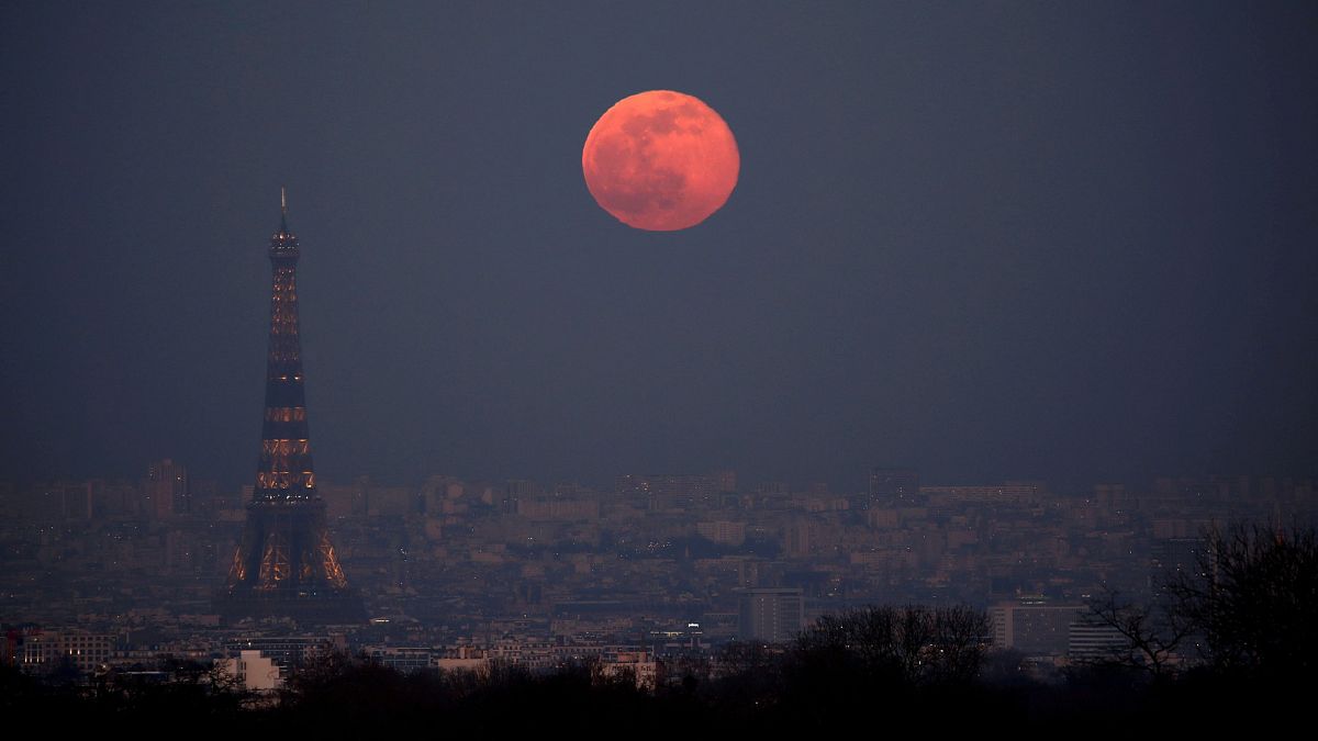 Archives : la Lune observée au-dessus de Paris, le 27 février 2021