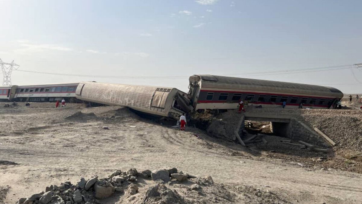 Descarrilamiento de un tren en Irán
