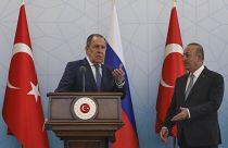 وزير الخارجية الروسي سيرغي لافروف ونظيره التركي مولود جاويش أوغلو في أنقرة.