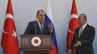 El ministro de Asuntos Exteriores turco, Serguéi Lavrov; junto con homólogo turco Mevlut Cavusoglu, durante la rueda de prensa tras su reunión en Ankara