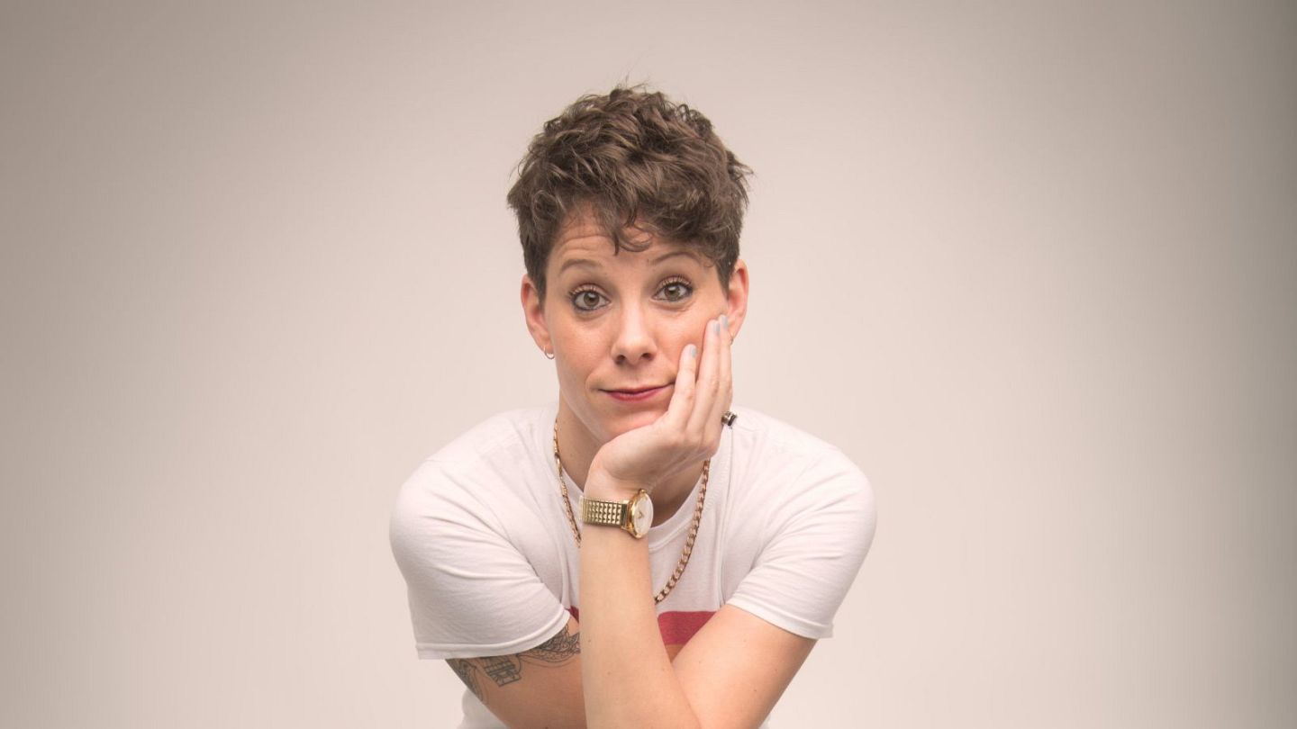 Supporting trans rights and podcasting: How Suzi Ruffell does comedy |  Euronews