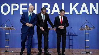 Edi Rama albán kormányfő, Alekszandar Vucsics szerb elnök és Nikola Dimitrov észak-macedón miniszterelnök-helyettes 2021-ben Belgrádban