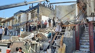 بر اثر ریزش یک ساختمان ۳ طبقه در نوسود کرمانشاه ۲ تن جان باختند