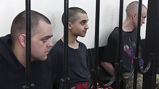 İngiliz askerler Aiden Aslin (solda) ve Shaun Pinner (sağda) ile Faslı asker Sadun İbrahim (ortada) hakkında idam kararı verildi