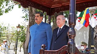 الرئيس الجزائري عبد المجيد تبون يستقبل نظيره الفنزويلي نيكولا مادورو في العاصمة الجزائر . 9 يونيو 2022.