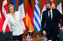 Liz Truss (balra) brit és Antony Blinken amerikai külügyminiszter a NATO-tagországok külügyminisztereinek berlini tanácskozásán 2022. május 15-én – képünk illusztráció.