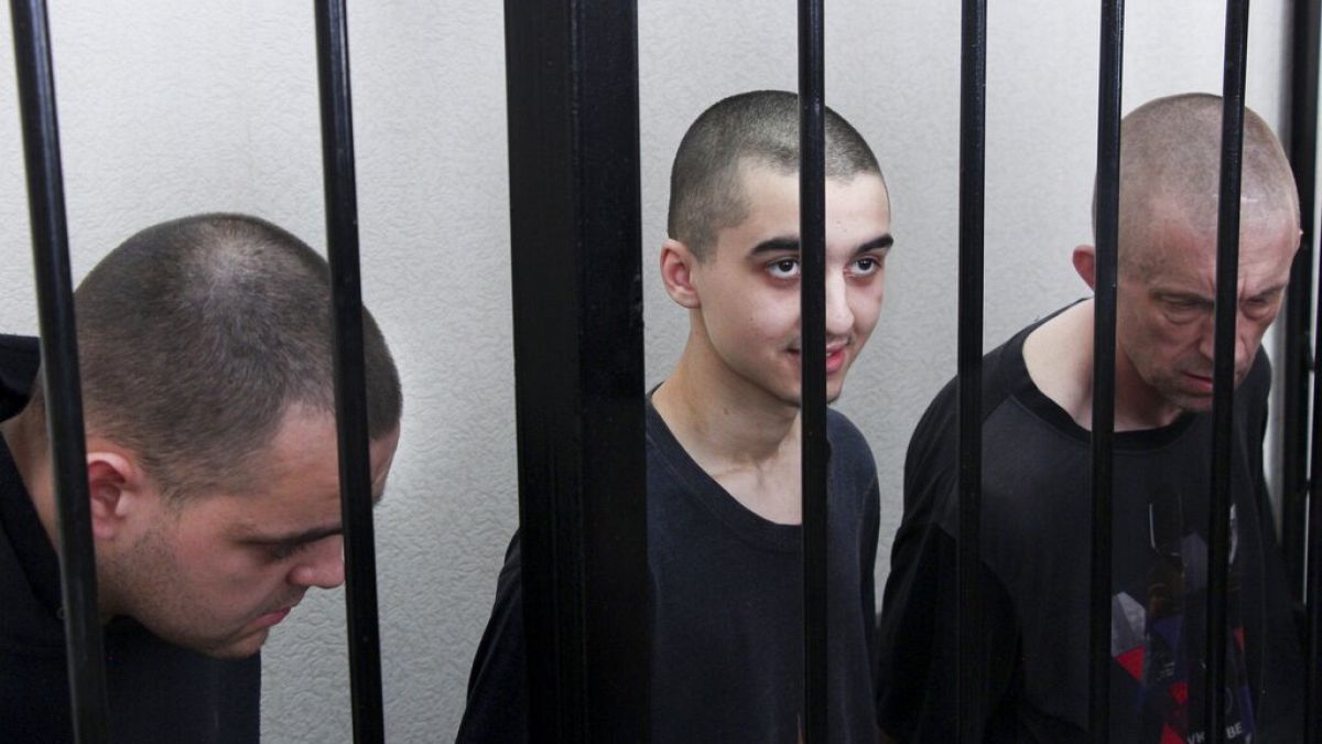 tre soldati condannati a morte dalla Corte Suprema di Donetsk, accusati di essere mercenari
