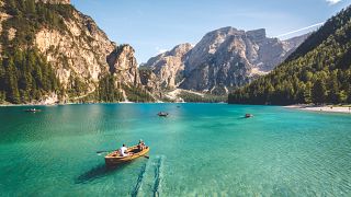 Der Pragser Wildsee in Südtirol: Wird auch “Perle der Dolomitenseen” genannt und liegt auf 1.500 Metern über dem Meeresspiegel.