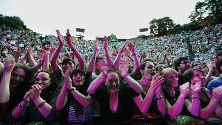 Зрители концерта Blur на фестивале "Ночи Фурвьер" в Лионе 2009 г.