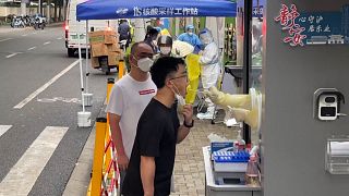 تشهد مدينة شنغهاي الصينية حملة غير مسبوقة من الفحص الشامل لوباء "كوفيد-19"، 10 يونيو 2022