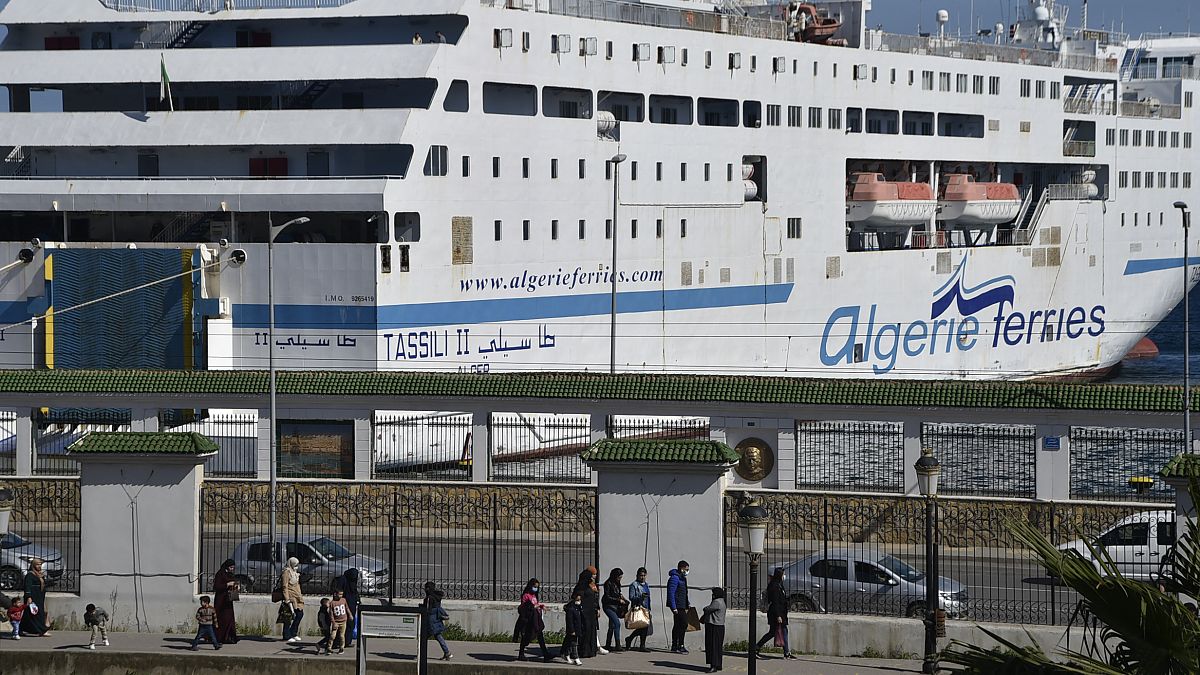 الباخرة الجزائرية باجي مختار3 في ميناء الجزائر العاصمة.