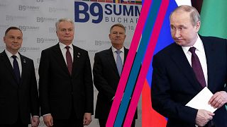 À gauche, les présidents polonais (Duda), lituanien (Nauseda) et roumain (Iohannis). À droite, Vladimir Poutine