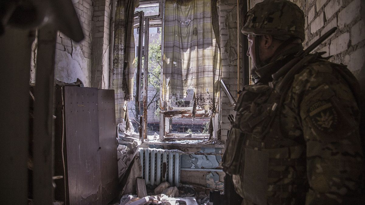 Un soldado ucraniano durante los intensos combates en la línea del frente en Severodonetsk, la región de Lugansk, Ucrania, el 8 de junio de 2022.