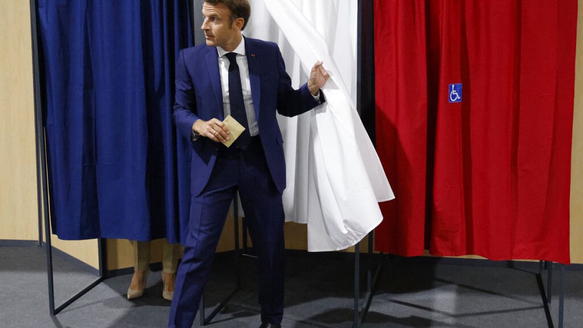 Emmanuel Macron bei der Parlamentswahl in Le Touquet in Frankreich