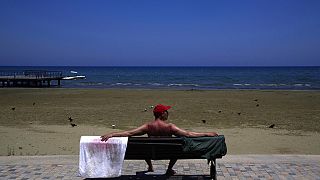Τουρίστας σε παραλία της Λάρνακας