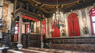 Interiores de la Sinagoga de la 'Schola' Española en Venecia, Italia, se ven en esta foto tomada el 1 de junio de 2022.