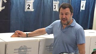 Matteo Salvini participa en los referéndums