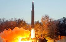 تجربة إطلاق صاروخ باليستي عابر للقارات من طراز هواسونغ -17 في 24 مارس 2022، في كوريا الشمالية