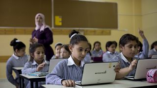 Los fondos anuales de la UE ayudan a cubrir los salarios de los profesores palestinos