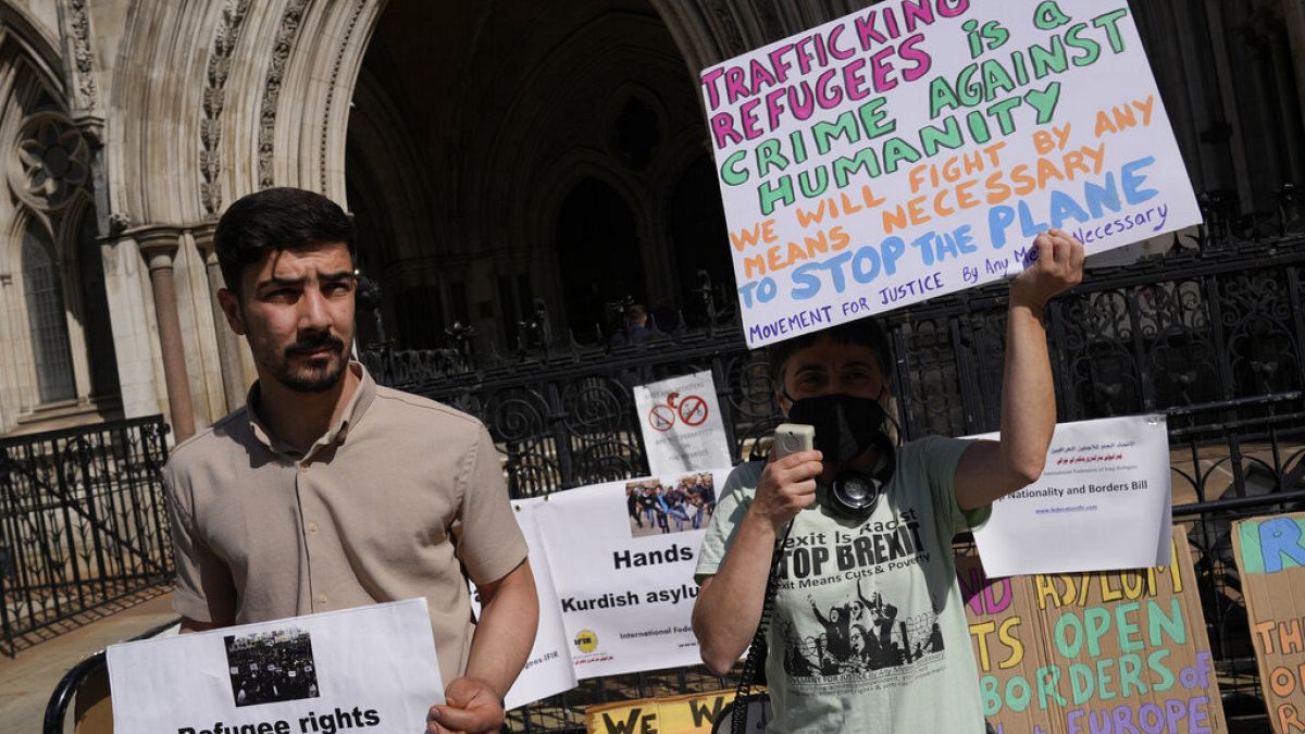 Demonstranten gegen geplante Abschiebungen von Asylsuchenden in London 