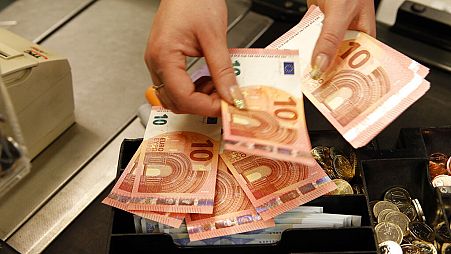Το νέο νόμοσχέδιο προβλέπει  ολοκλήρωση της διασύνδεσης των ταμειακών μηχανών με τα POS τους πρώτους μήνες του 2024.