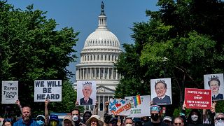 Manifestants pro-avortement devant la Cour suprême des États-Unis à Washington, lundi 13 juin