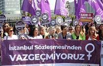 İstanbul'da kadın örgütlerinin gösterisi